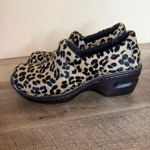 b.o.c. Born Concepts Women’s Leopard print Peggy clogs Size 6.5 Shoes NWOT